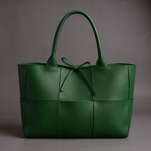 SOPHISTICATED LEATHER TOTE
